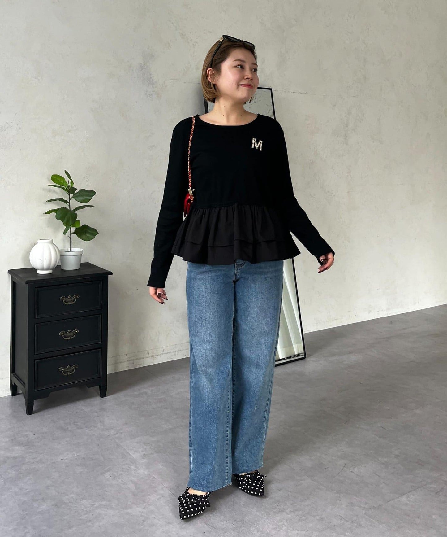 【MOMO】下襬荷葉拼接上衣