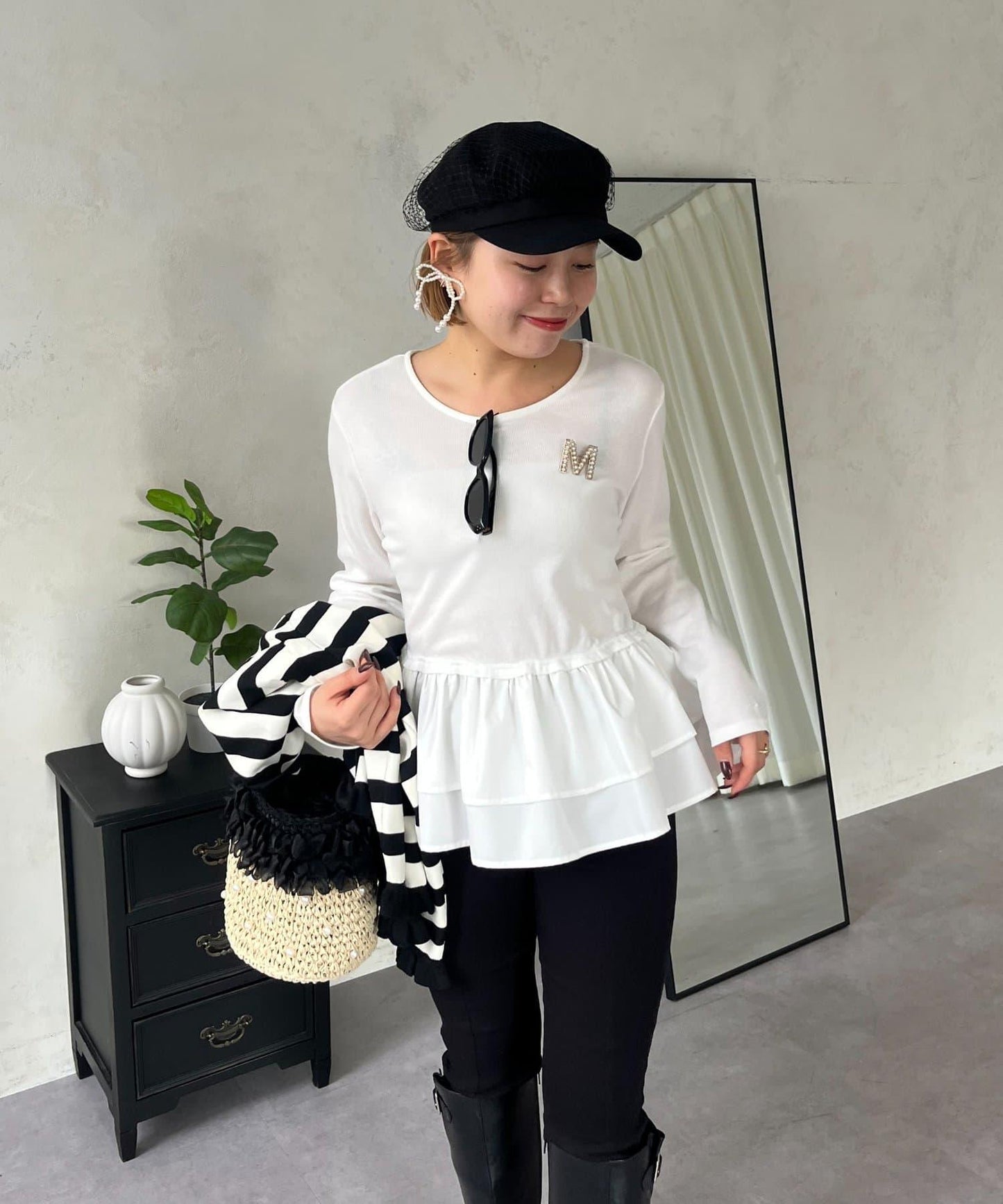 【MOMO】下襬荷葉拼接上衣