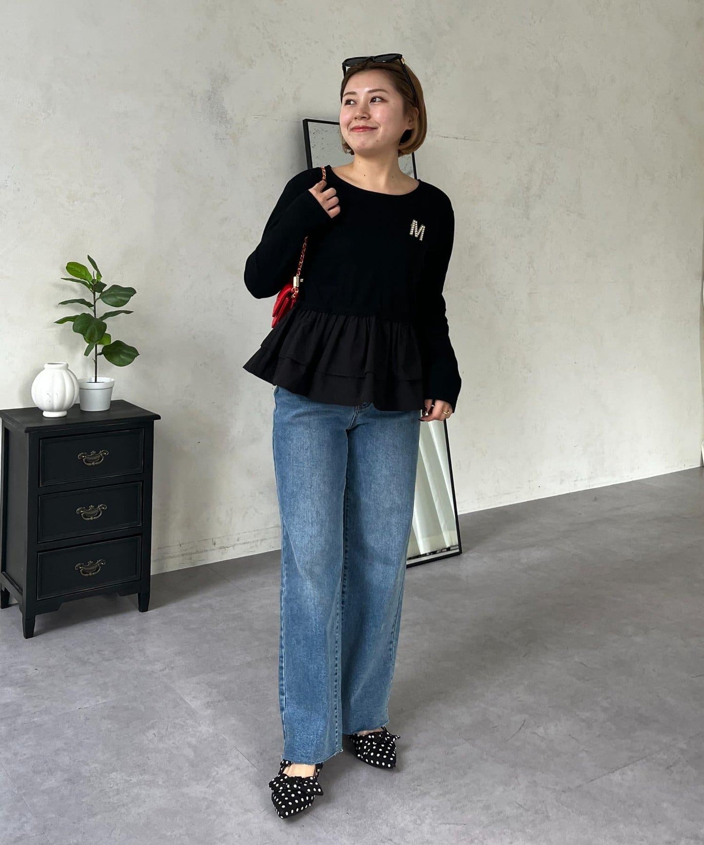 【MOMO】下襬荷葉拼接上衣