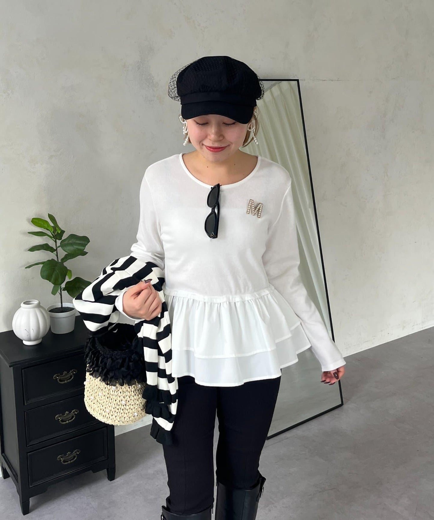 【MOMO】下襬荷葉拼接上衣