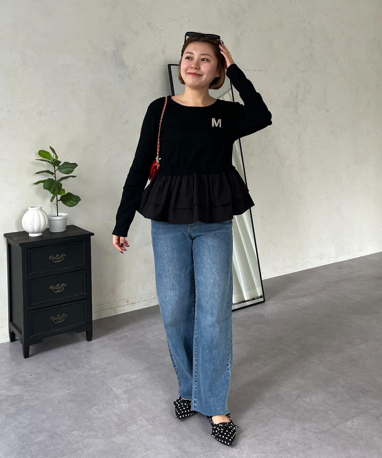 【MOMO】下襬荷葉拼接上衣