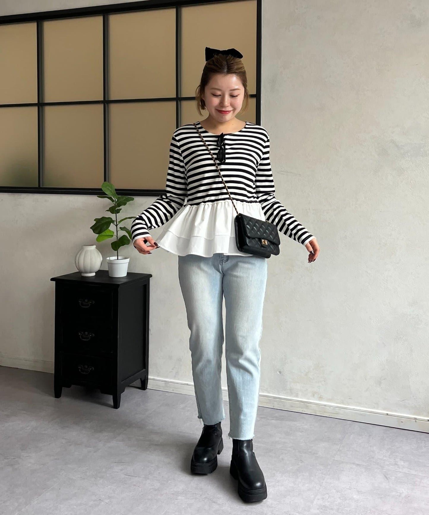 【MOMO】下襬荷葉拼接上衣