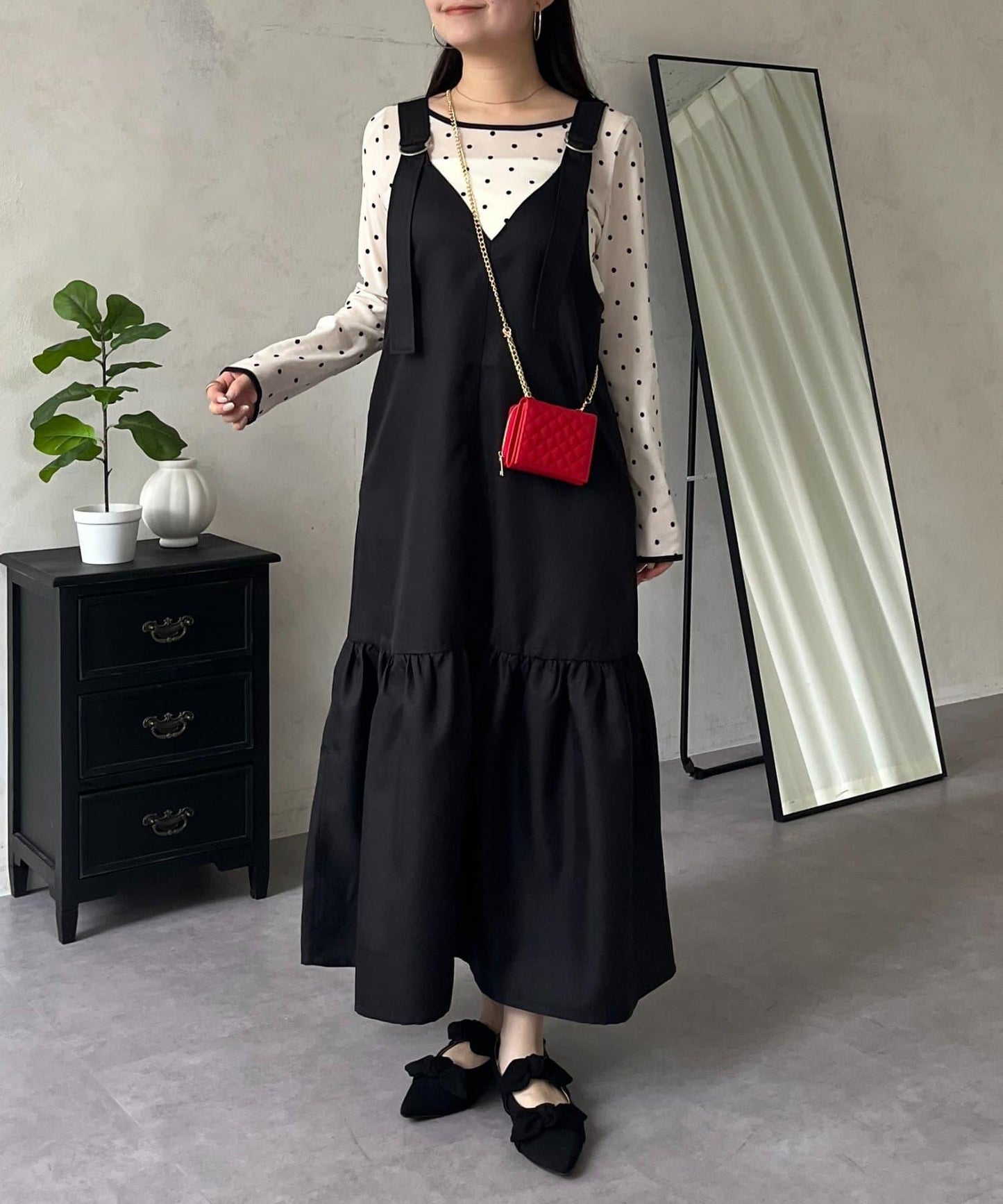 下襬荷葉邊 V領 背心裙