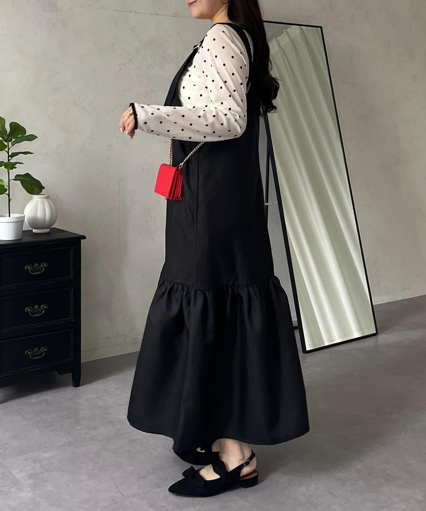 下襬荷葉邊 V領 背心裙