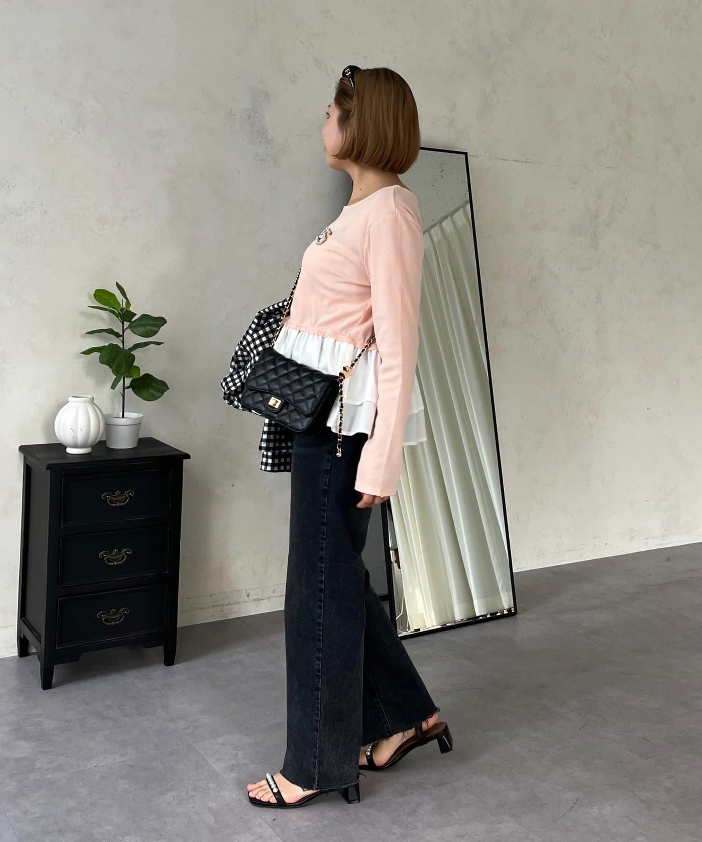 【MOMO】下襬荷葉拼接上衣