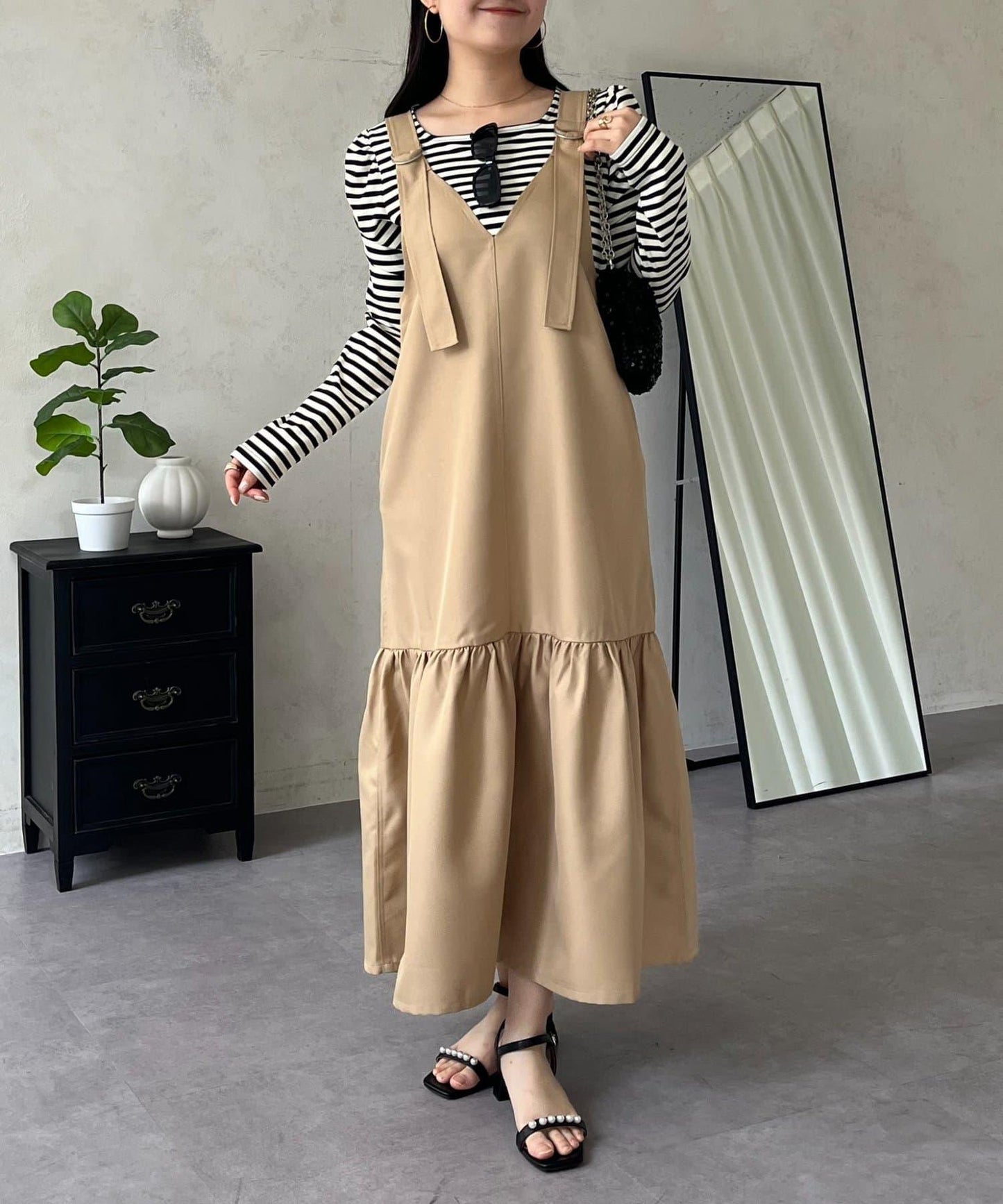 下襬荷葉邊 V領 背心裙