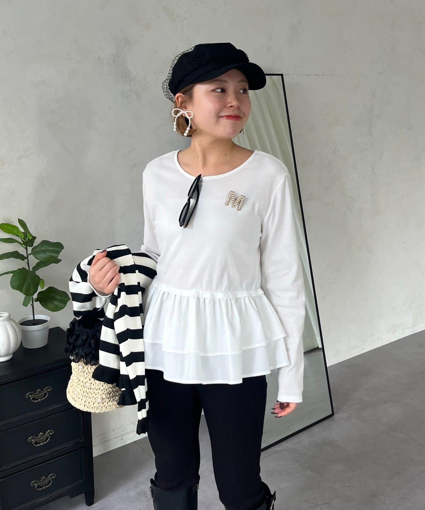 【MOMO】下襬荷葉拼接上衣