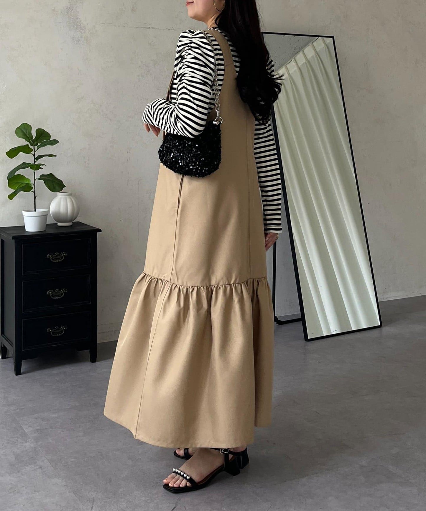 下襬荷葉邊 V領 背心裙