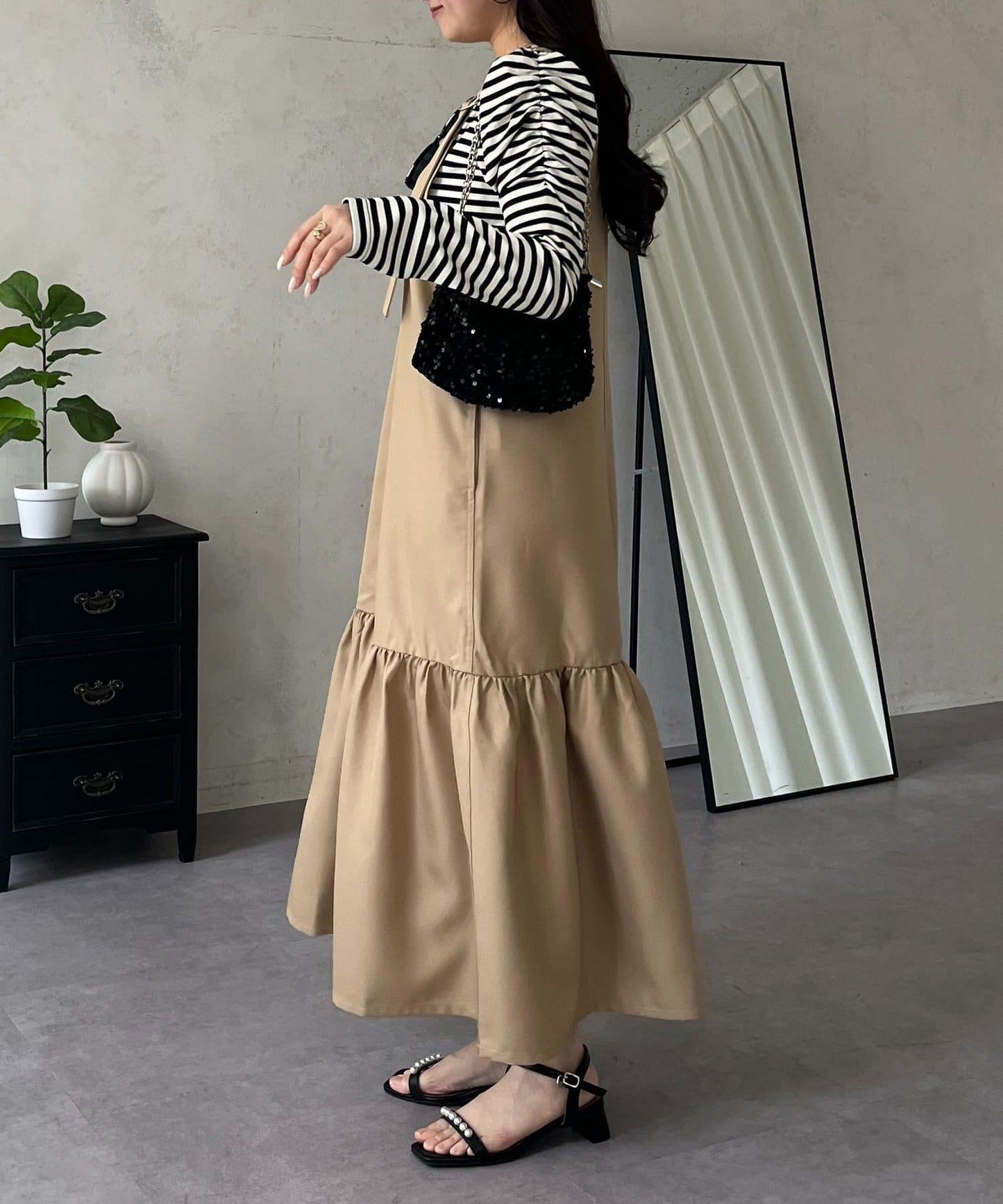 下襬荷葉邊 V領 背心裙