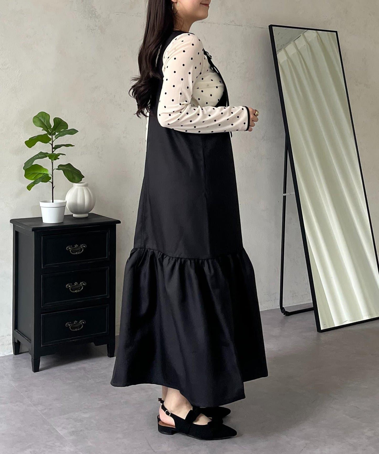 下襬荷葉邊 V領 背心裙