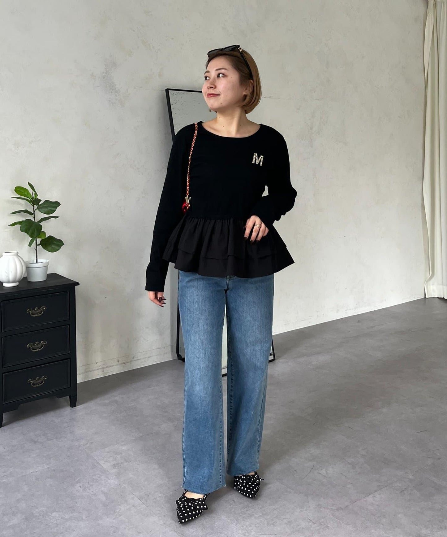 【MOMO】下襬荷葉拼接上衣