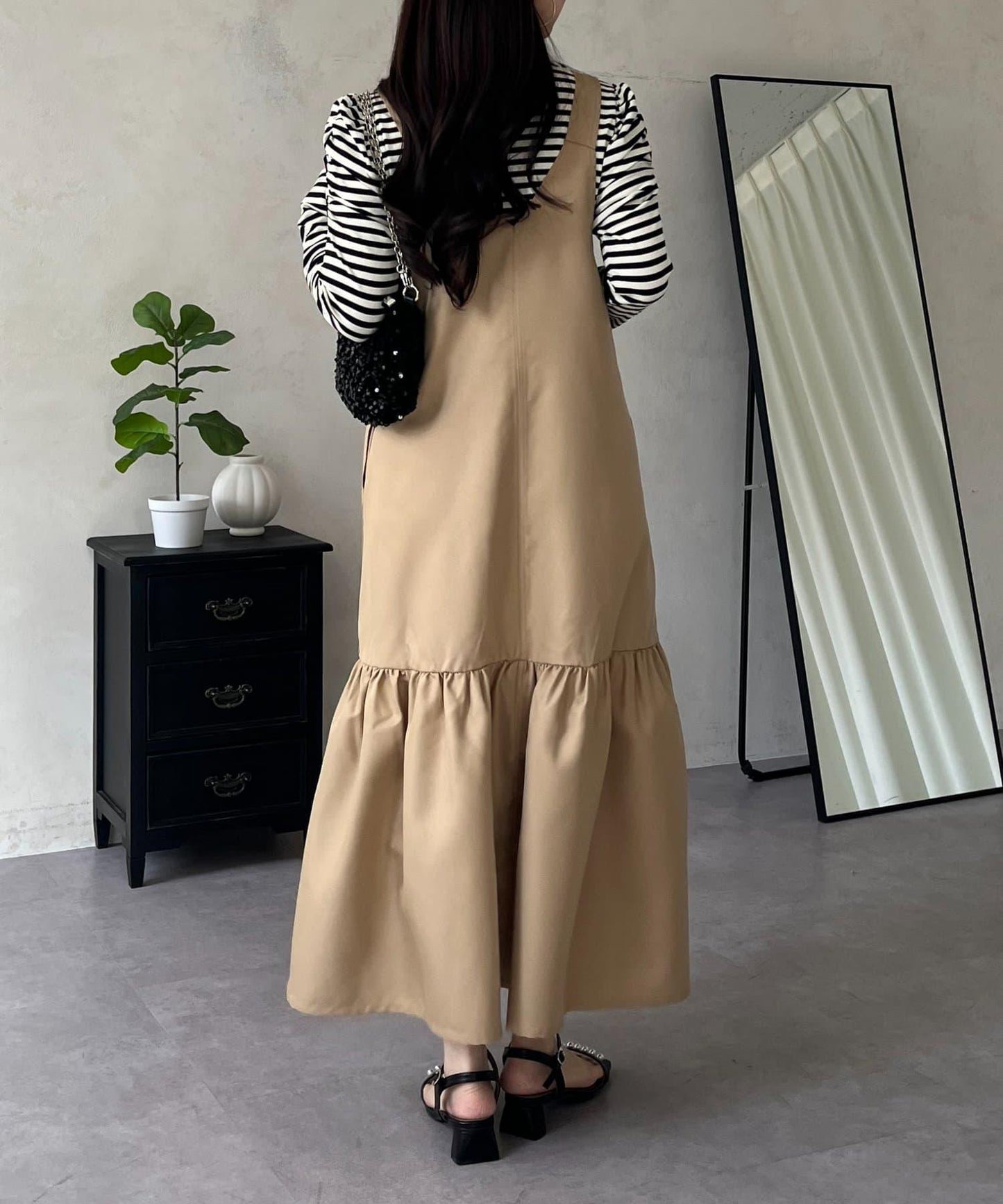 下襬荷葉邊 V領 背心裙