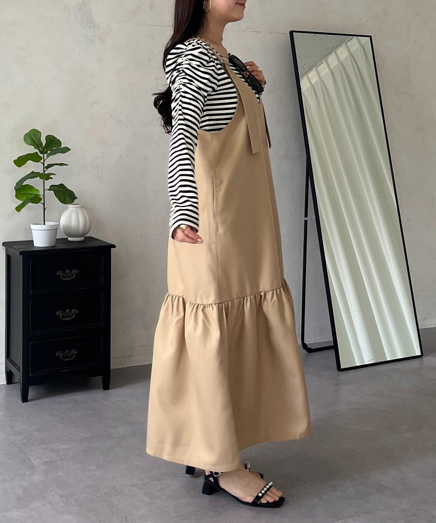 下襬荷葉邊 V領 背心裙