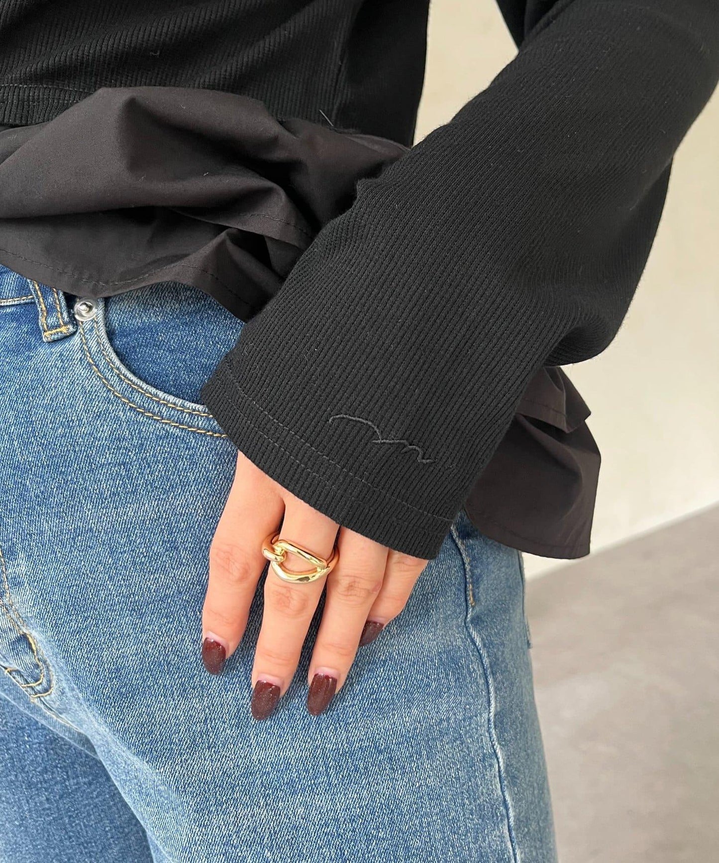 【MOMO】下襬荷葉拼接上衣