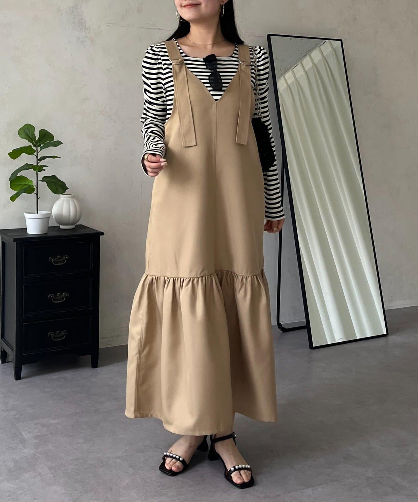 下襬荷葉邊 V領 背心裙