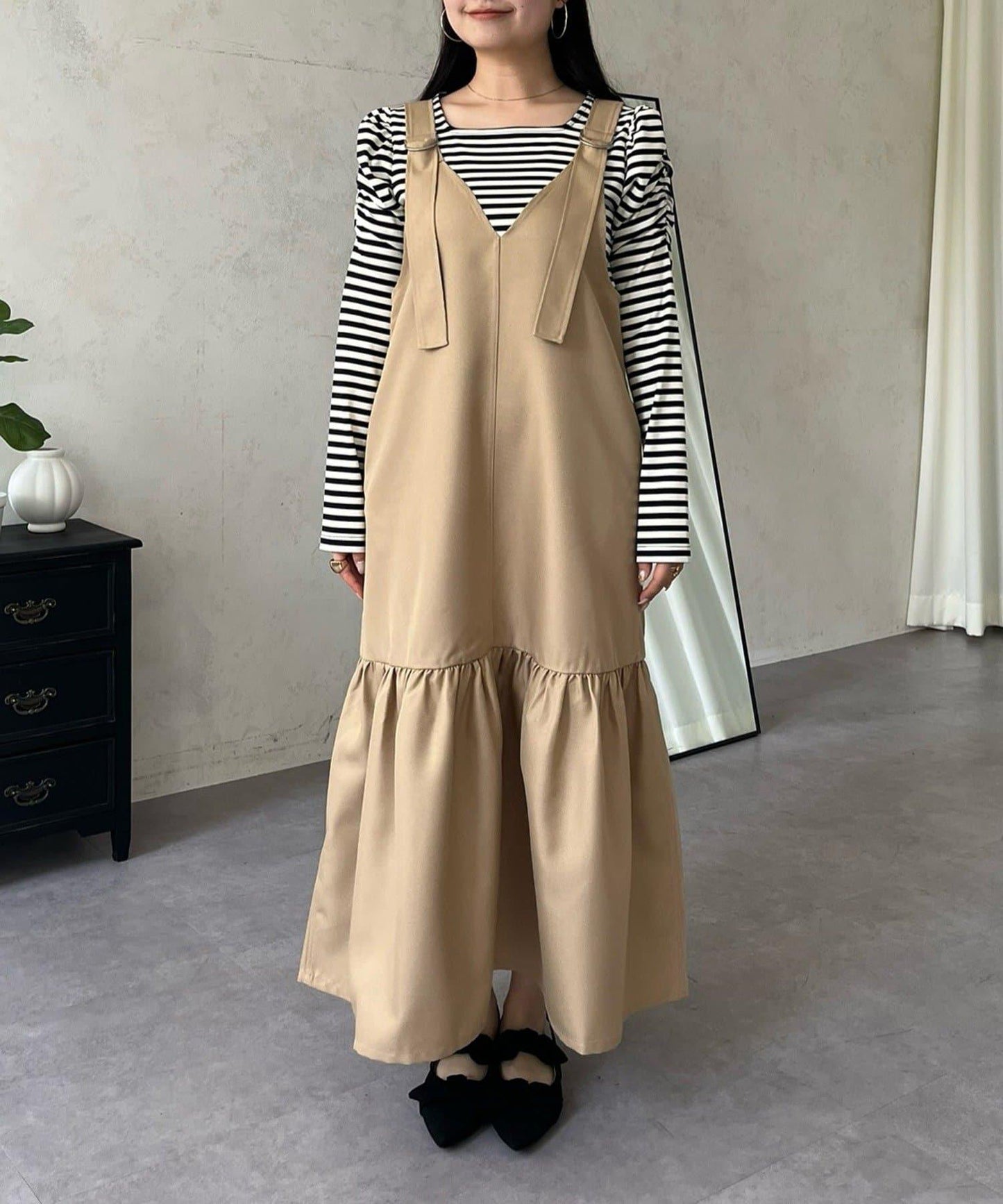 下襬荷葉邊 V領 背心裙