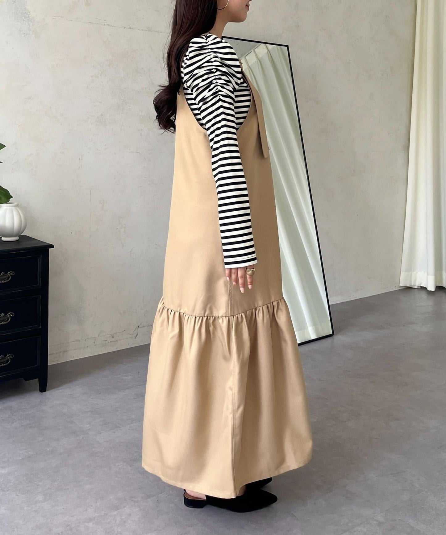 下襬荷葉邊 V領 背心裙