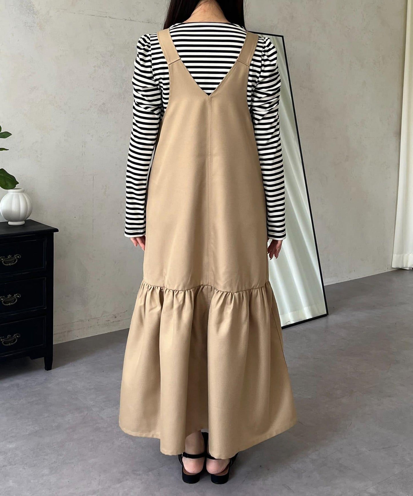 下襬荷葉邊 V領 背心裙