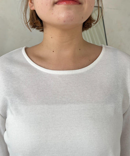 【MOMO】下襬荷葉拼接上衣