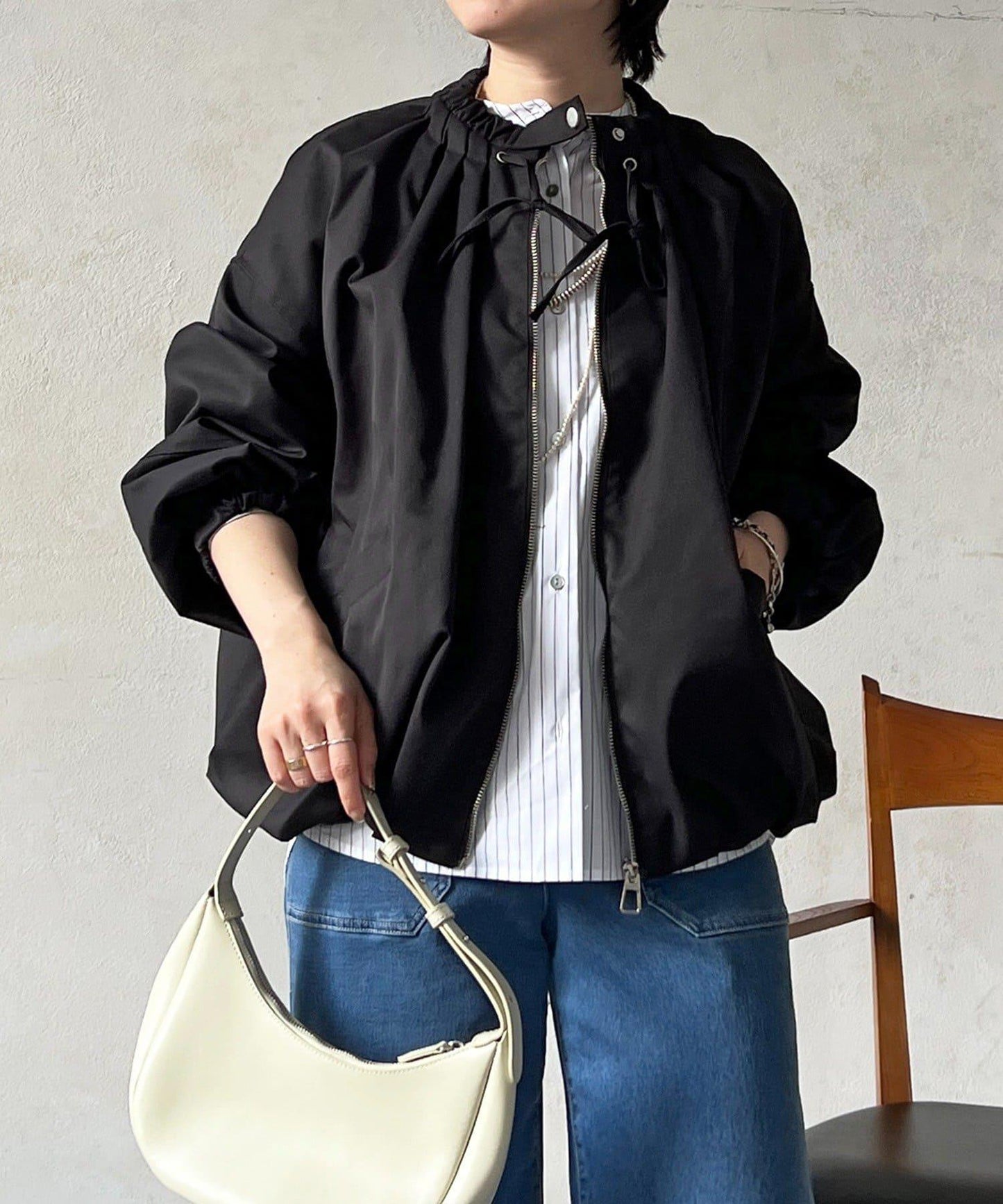 聚褶領設計短外套