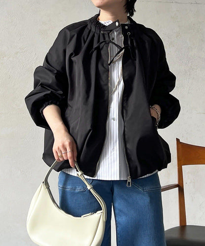 聚褶領設計短外套