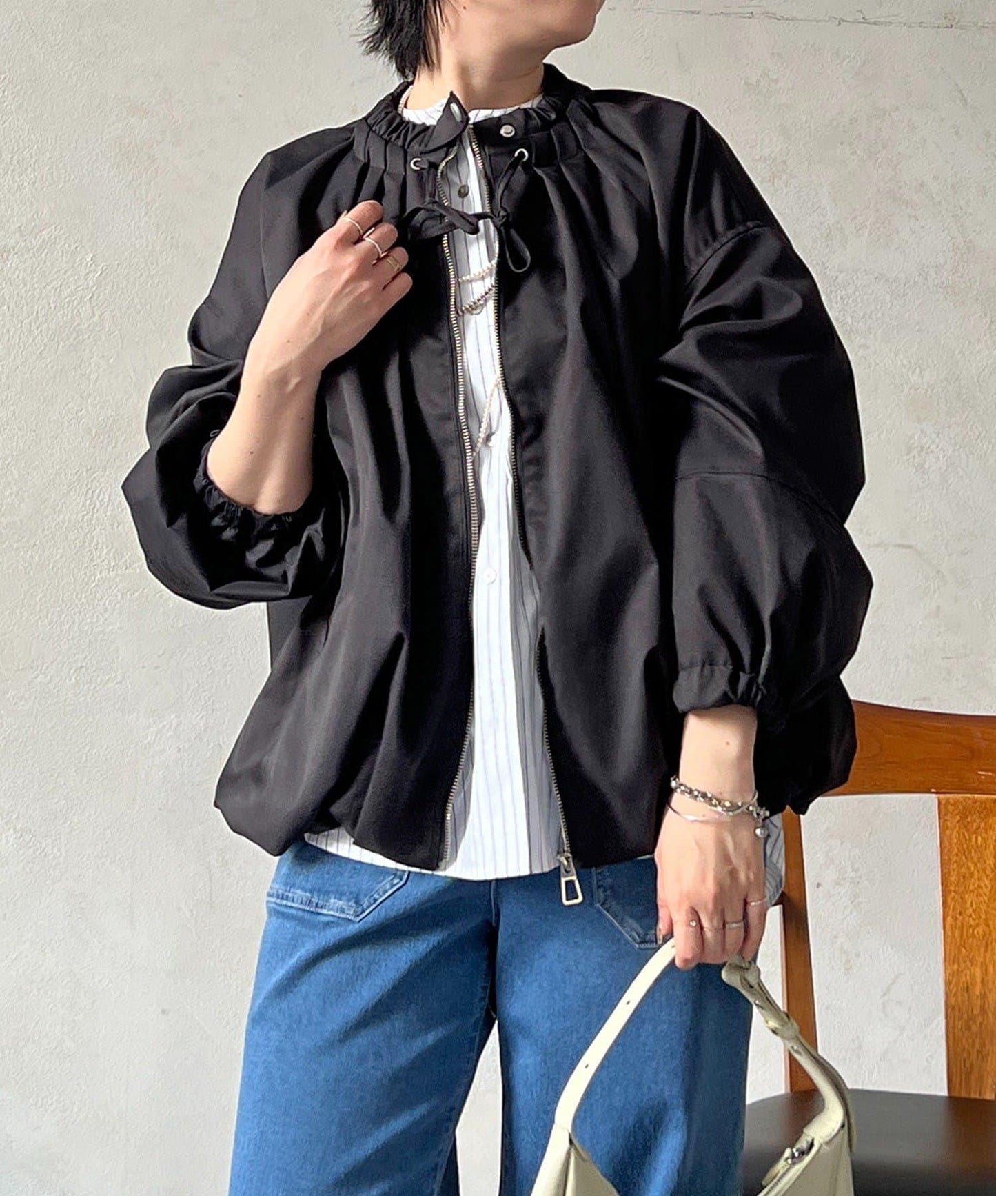 聚褶領設計短外套