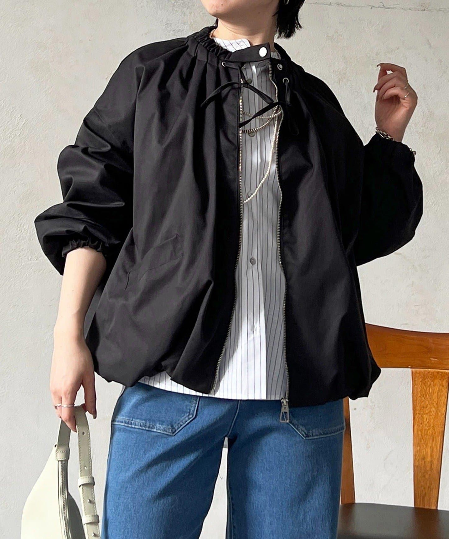 聚褶領設計短外套