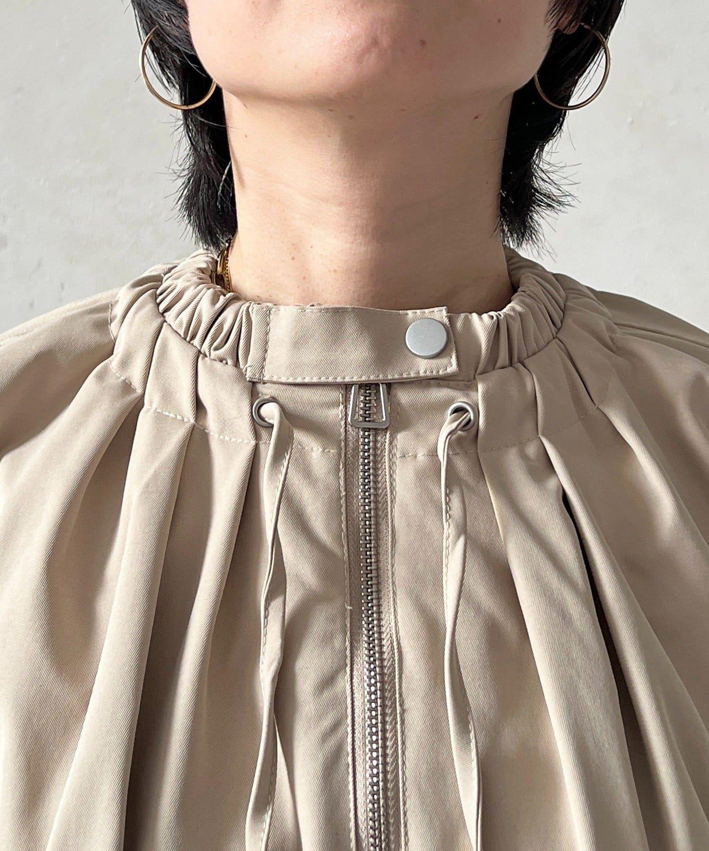 聚褶領設計短外套