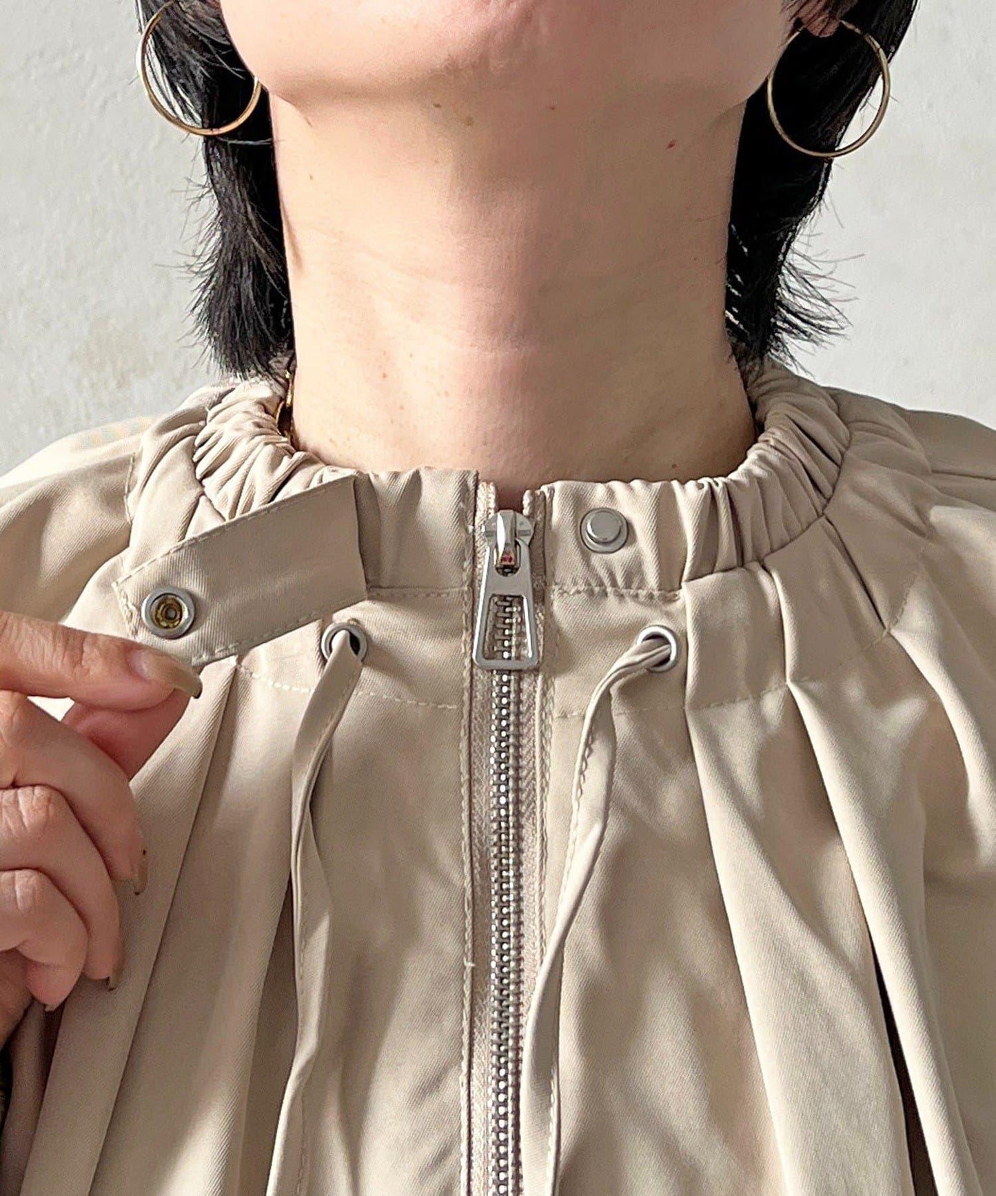 聚褶領設計短外套