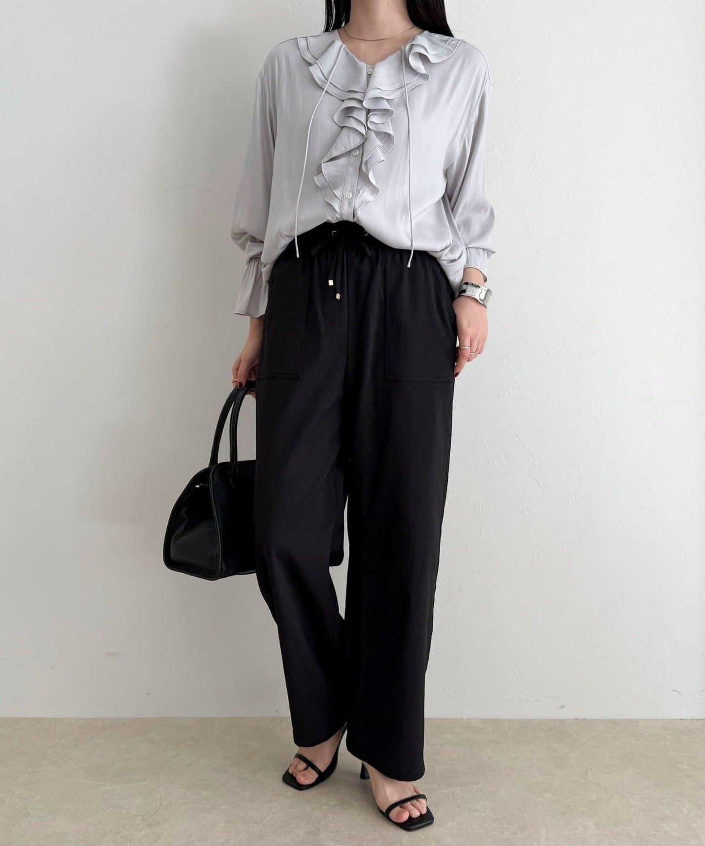 豐盈荷葉邊前開襟襯衫