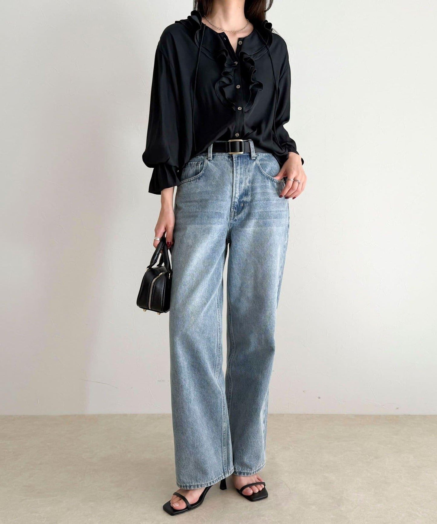 豐盈荷葉邊前開襟襯衫