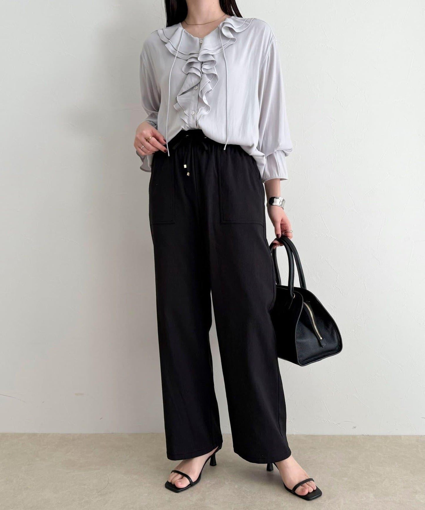 豐盈荷葉邊前開襟襯衫