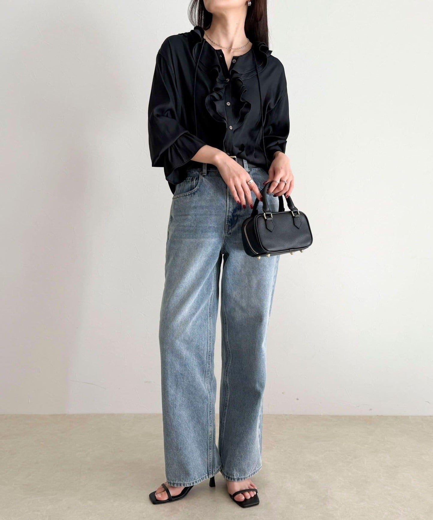 豐盈荷葉邊前開襟襯衫