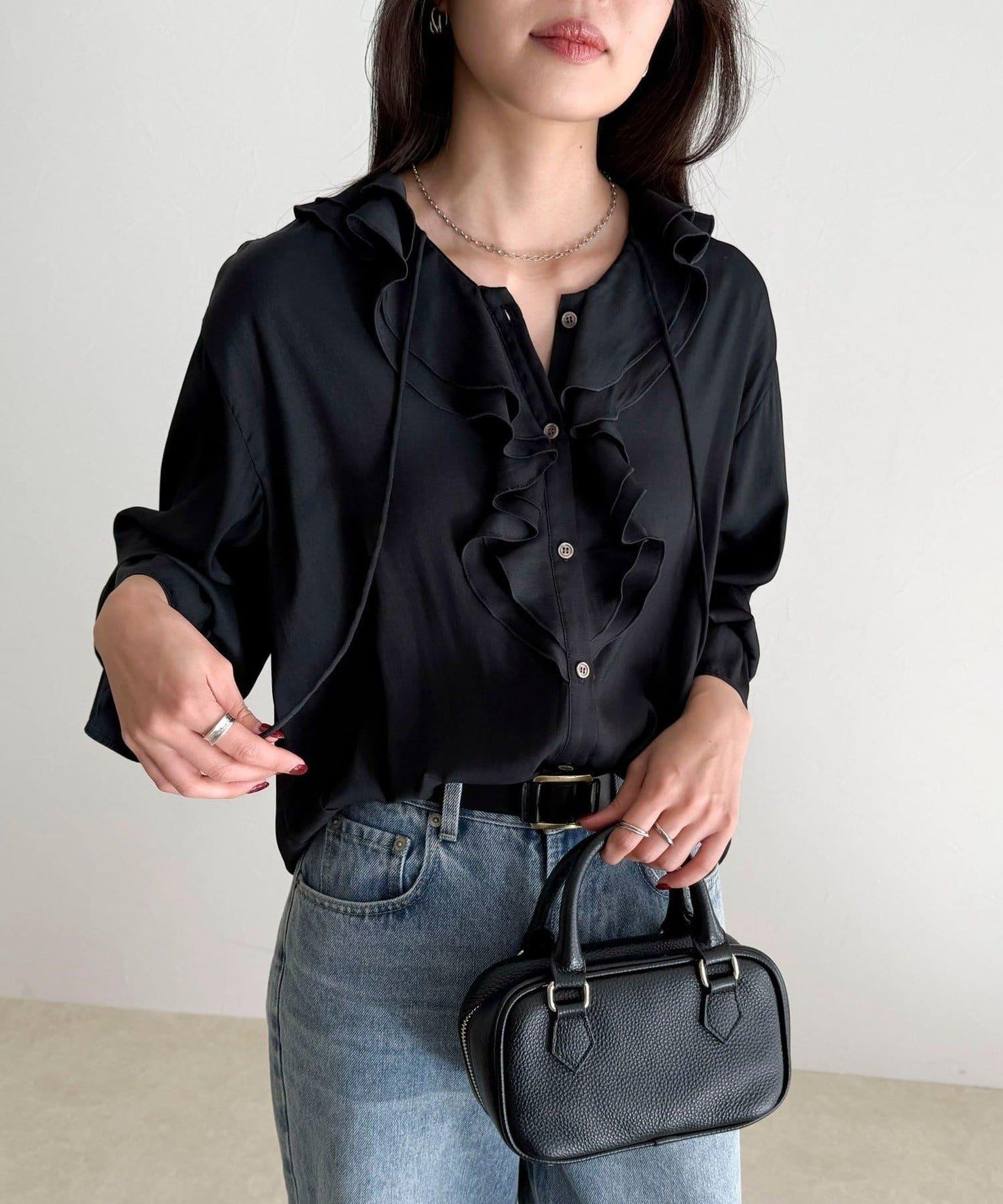 豐盈荷葉邊前開襟襯衫