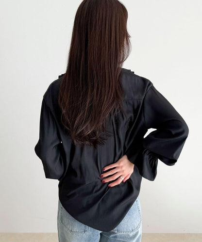 豐盈荷葉邊前開襟襯衫