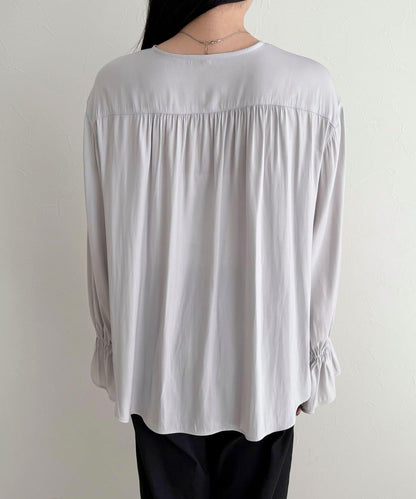 豐盈荷葉邊前開襟襯衫