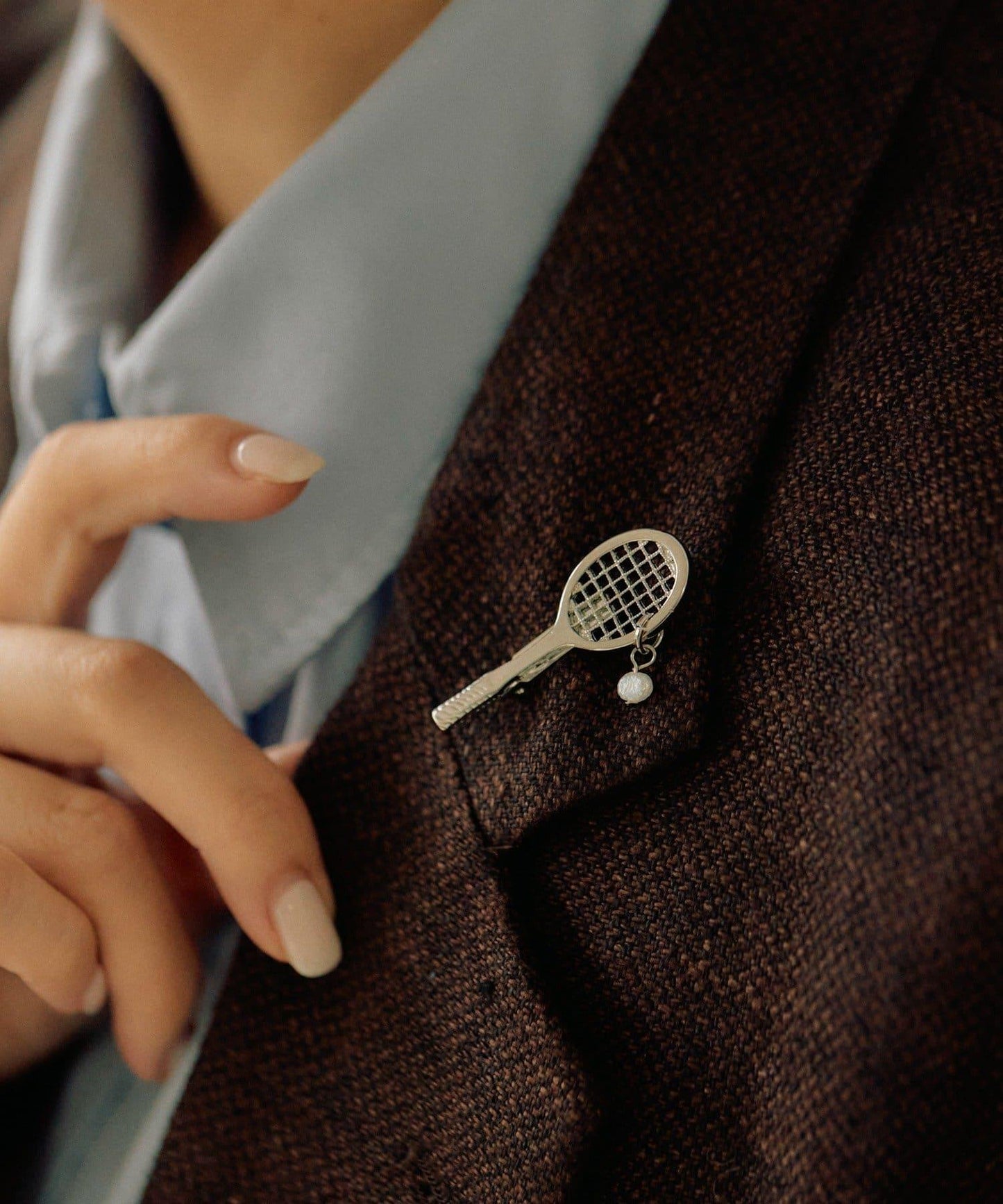 網球拍造型胸針（《&一部店舗限定》）