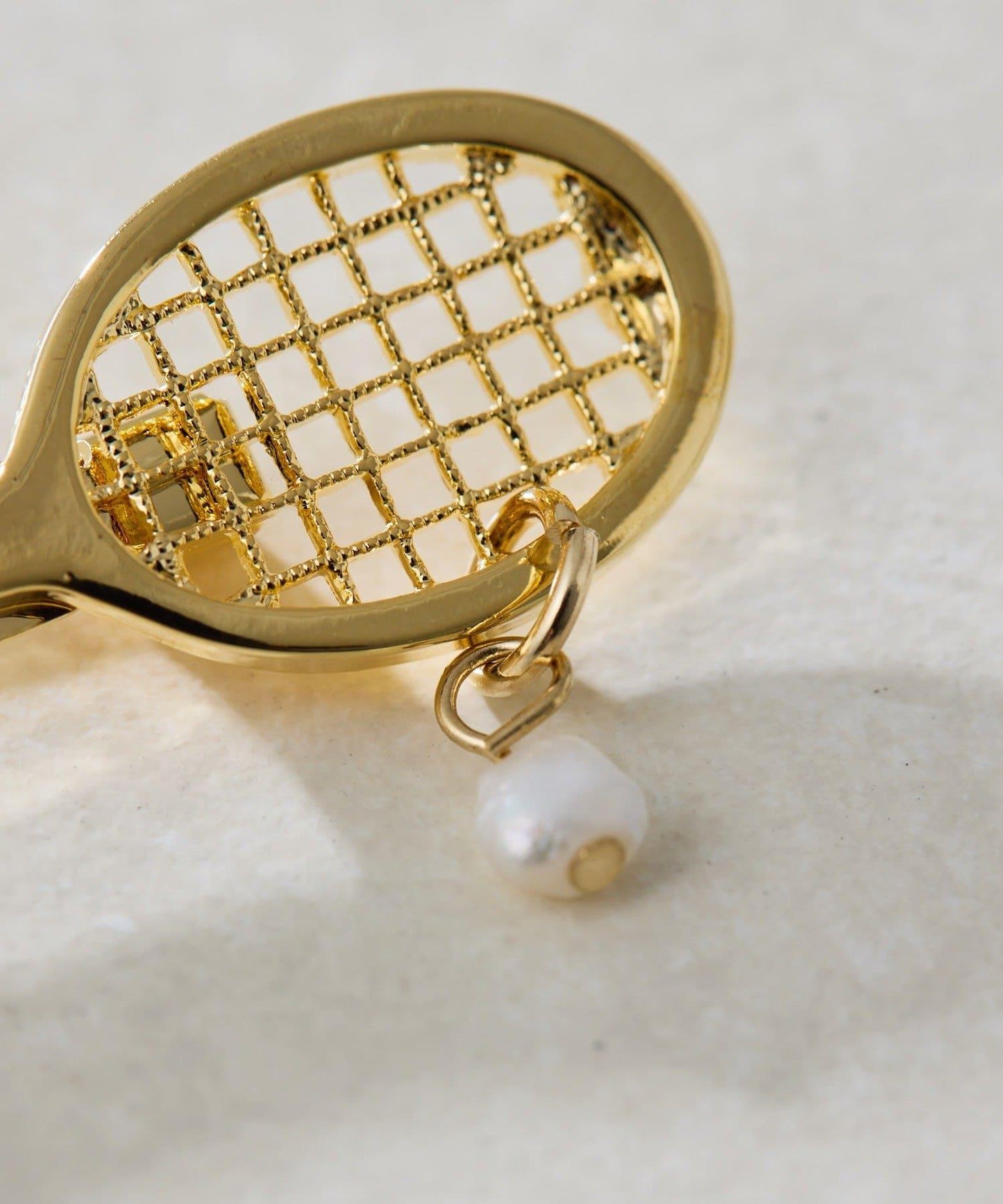 網球拍造型胸針（《&一部店舗限定》）