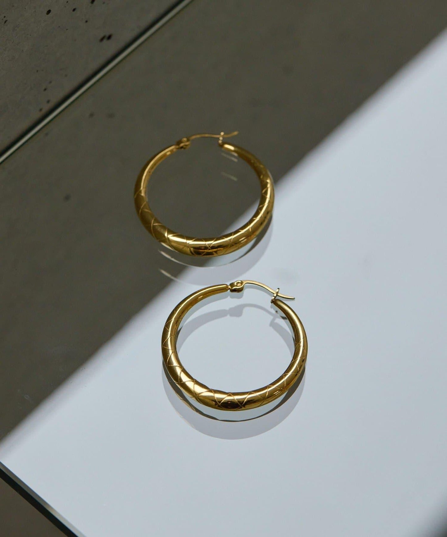 《金屬アレルギー対応/ステンレス》 圖案裝飾 圈式 耳環