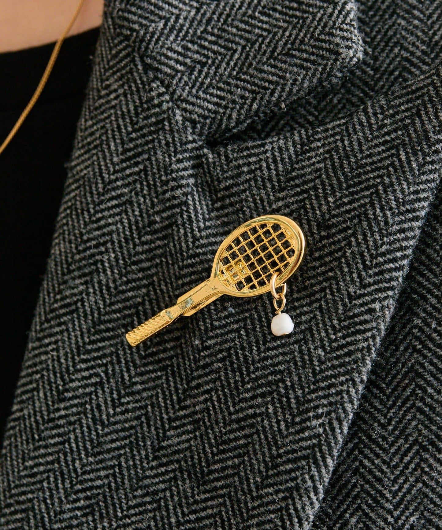 網球拍造型胸針（《&一部店舗限定》）