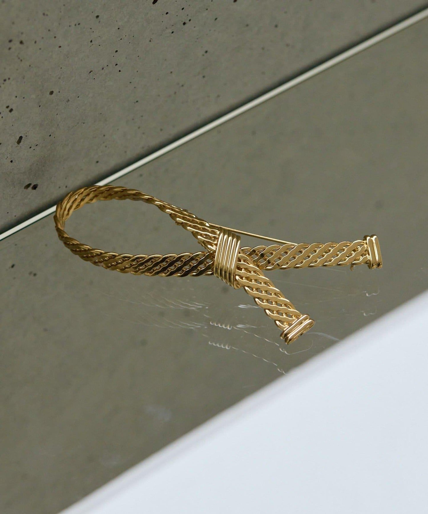 網紗蝴蝶結交叉設計 胸針