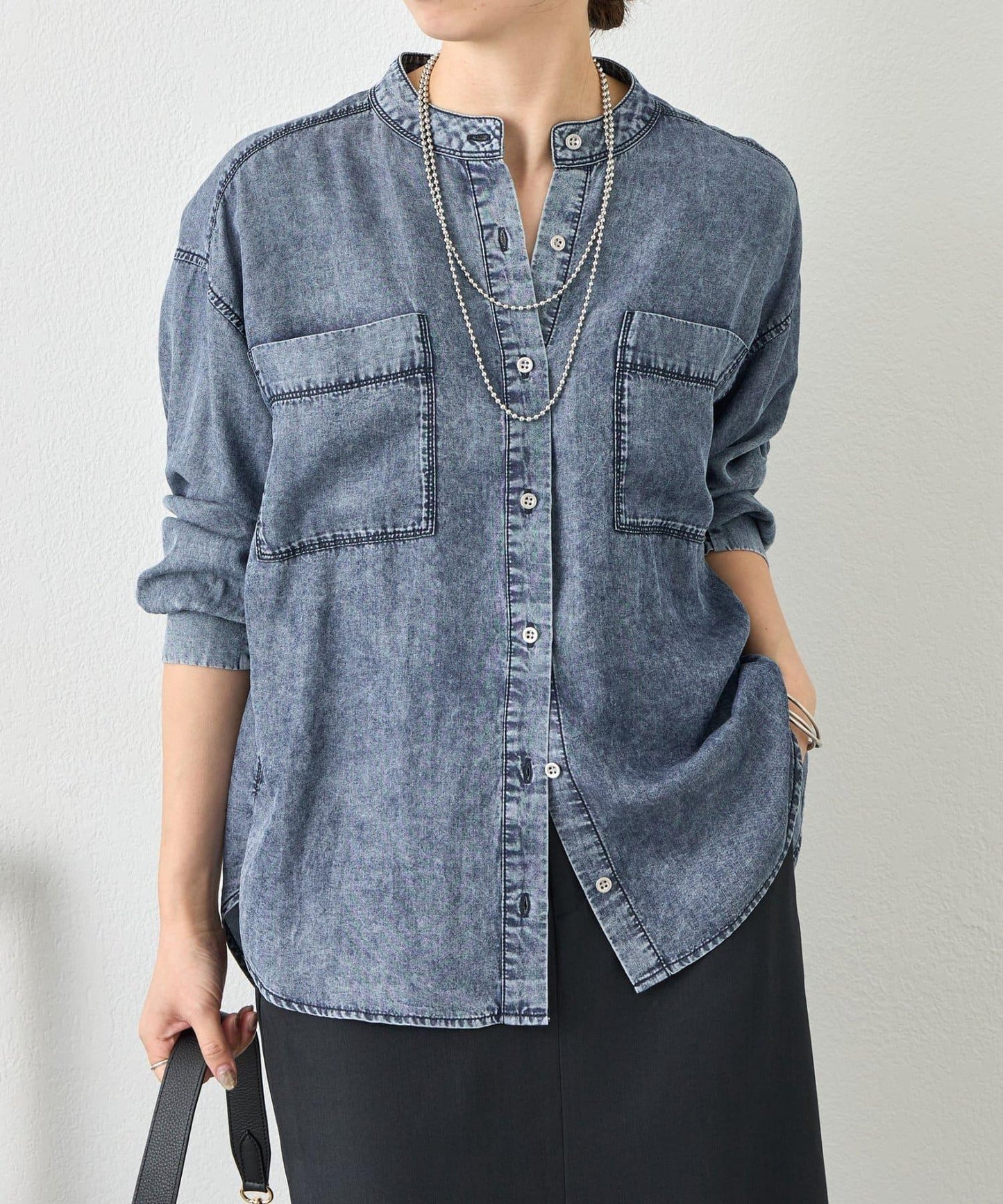 後褶設計 牛仔襯衫