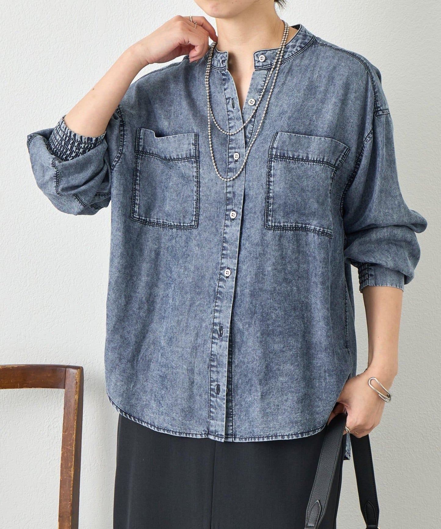 後褶設計 牛仔襯衫