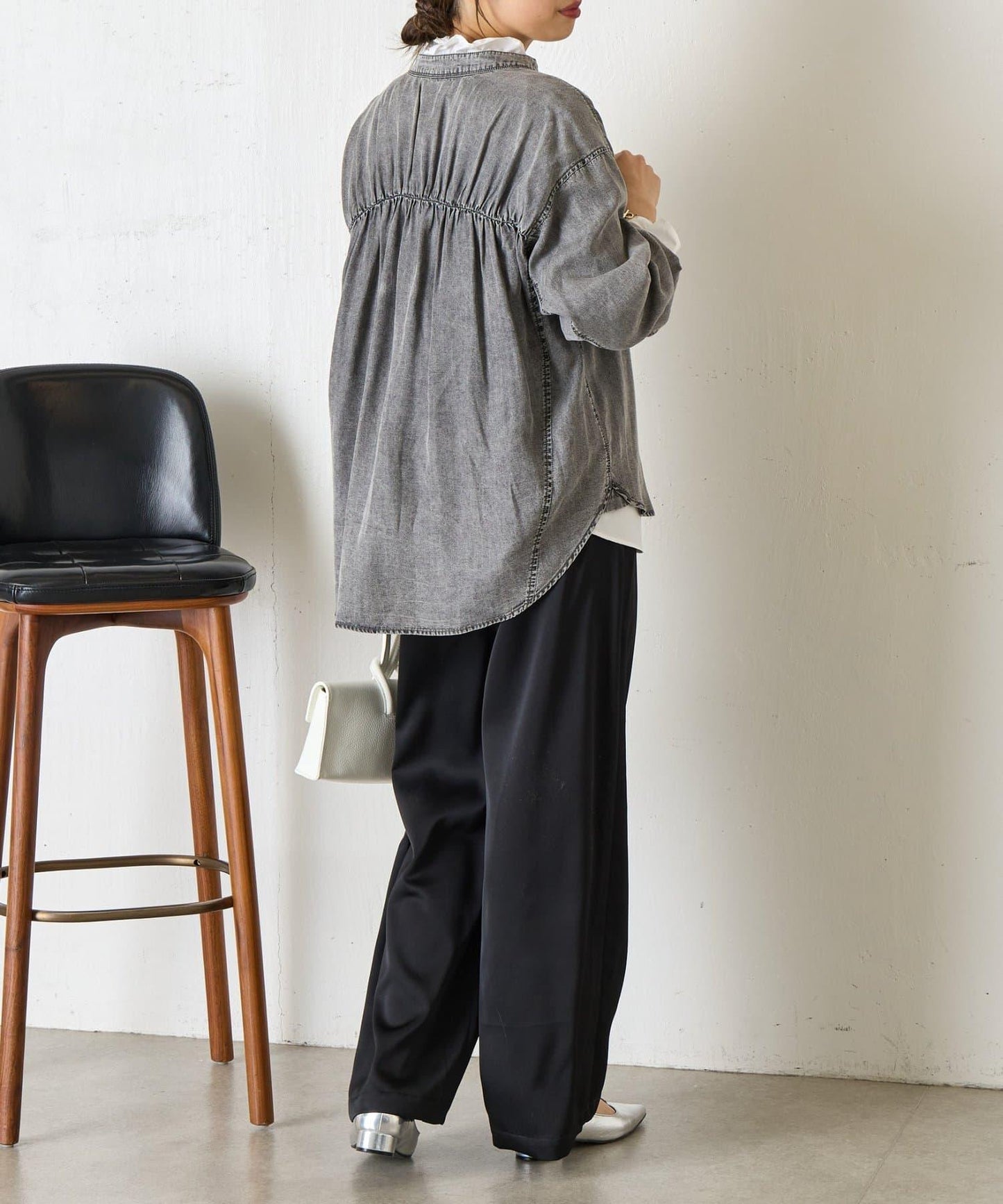 後褶設計 牛仔襯衫