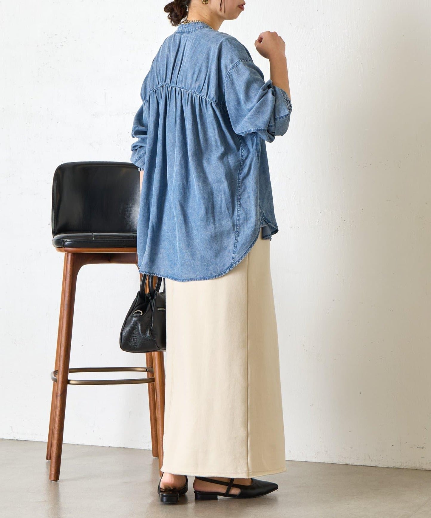 後褶設計 牛仔襯衫