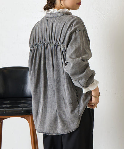 後褶設計 牛仔襯衫