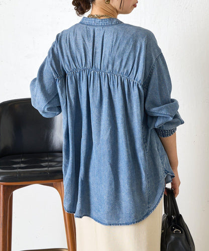 後褶設計 牛仔襯衫