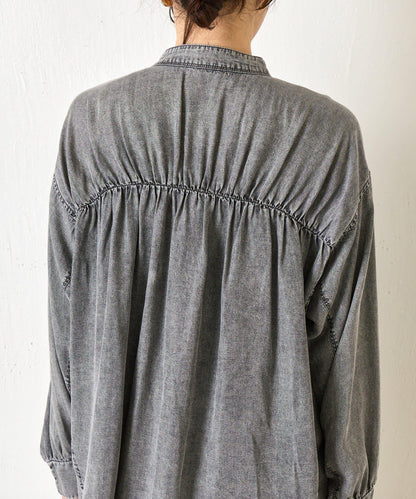 後褶設計 牛仔襯衫