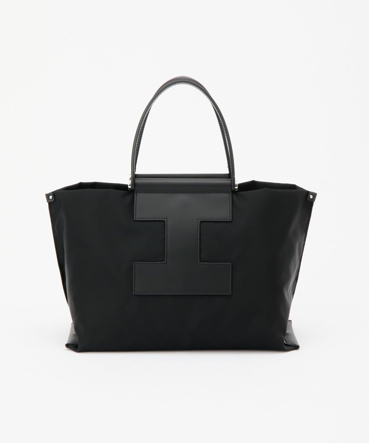 ソルベット、M、NYLON/RUGA 中沒有出現可識別的“子品類”（如包、錢包、揹包等），而規則禁止擅自補充未給出的信息。因此只能忠實保留原有內容，不添加不存在的品類詞。 最終輸出如下： ソルベット M NYLON/RUGA