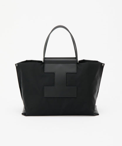 ソルベット、M、NYLON/RUGA 中沒有出現可識別的“子品類”（如包、錢包、揹包等），而規則禁止擅自補充未給出的信息。因此只能忠實保留原有內容，不添加不存在的品類詞。 最終輸出如下： ソルベット M NYLON/RUGA